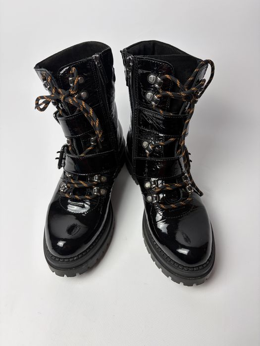 Czarne lakierowane botki biker/worker 38 klamry gruba podeszwa