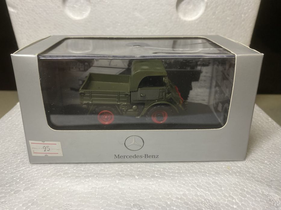 Mercedes - Benz Unimog 401 1:64