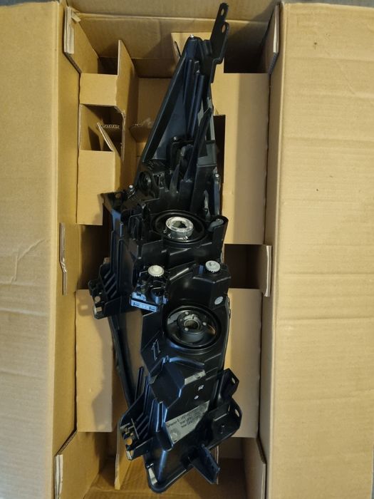 Reflektor lampa Mazda 3, 08- nowy, oryginalny, lewy.