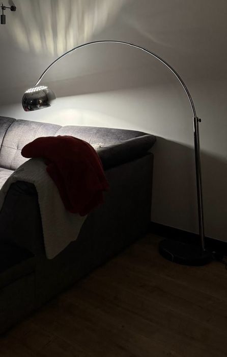 Lampa salonowa stojąca