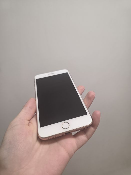 IPhone 7 różowy.