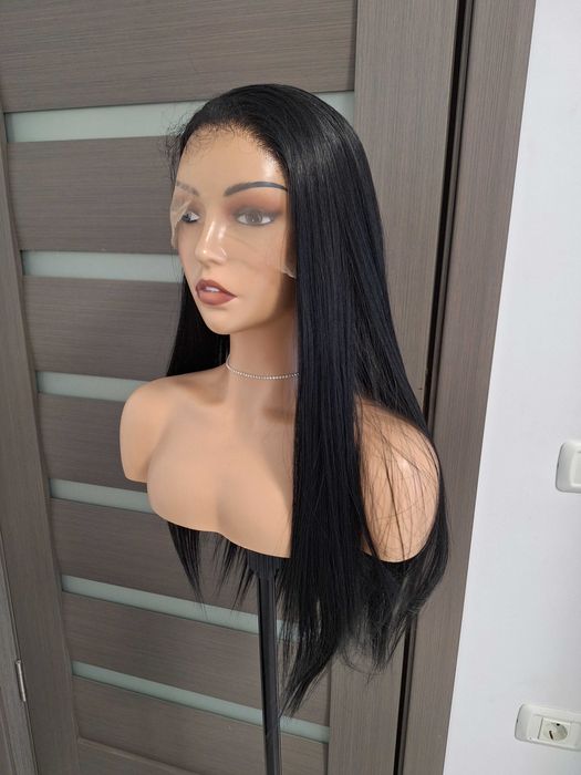 Peruca longa preta com renda