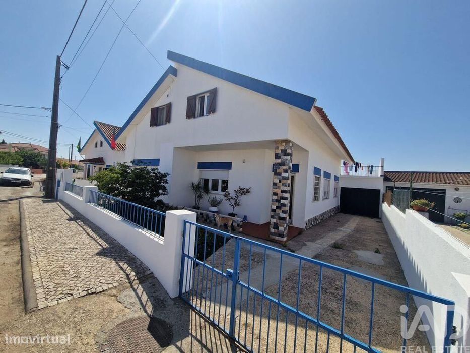 Moradia isolada T4 em Peral de 225 m2