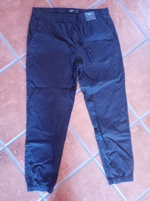 Calças desportivas novas