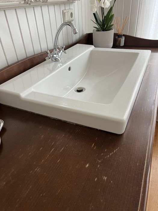 Szafka antyk z umywalka i bateria
