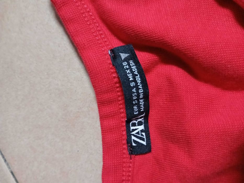 T shirt vermelha curta, da Zara