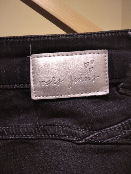 Czarne jeansy damskie w rockowym stylu rozm.M