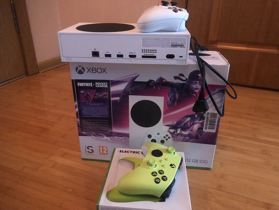 Xbox Series S 512 Gb,два геймпади