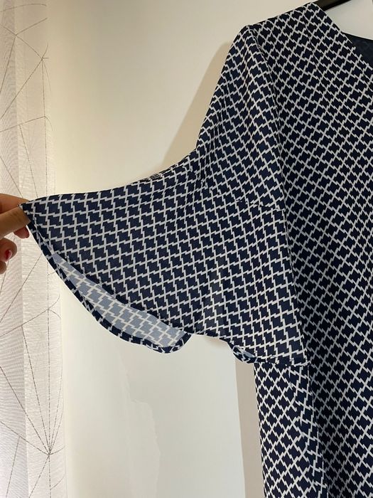 Vestido azul e branco