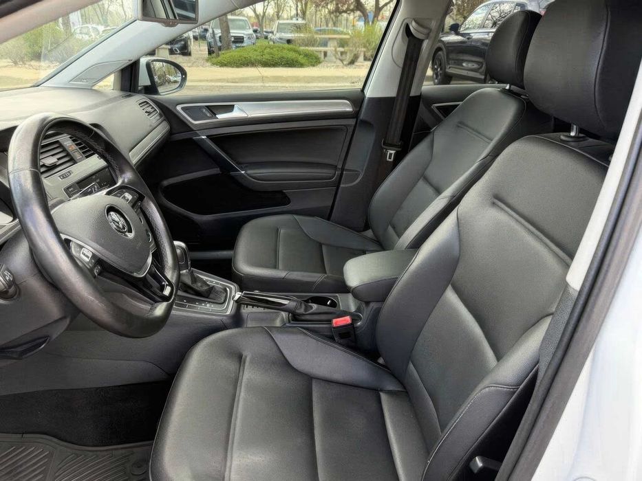 Volkswagen Golf      2015