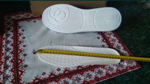 Кросівки  44-45р . Демисезон.