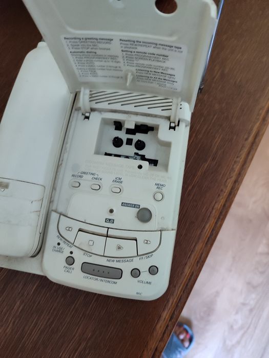 Telefon  Panasonik z słuchawka zdalna i sekretarką