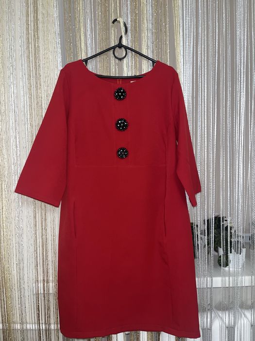 Сукня червона класична