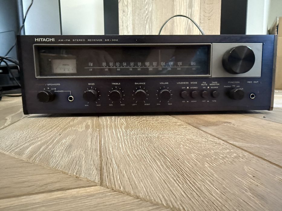 Wzmacniacz Hitachi SR-302