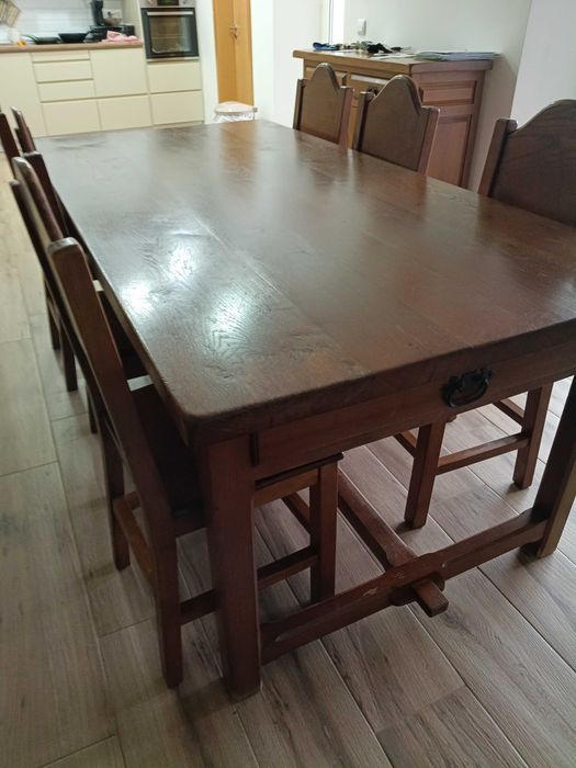 Mesa rustica e 6 cadeiras madeira castanho