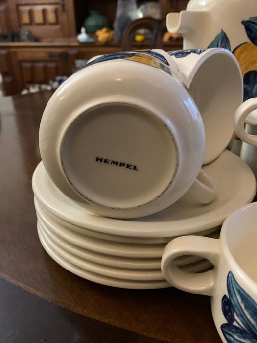 Serviço antigo de chá e café 
Transp