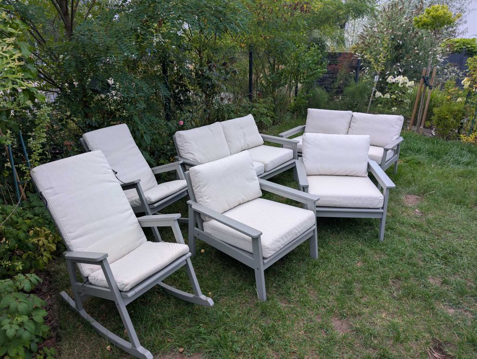Drewniane meble ogrodowe Ikea z poduszkami