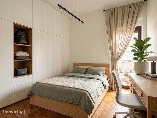 Apartamento T3 na avenida principal de Corroios - Oportunidade Única!