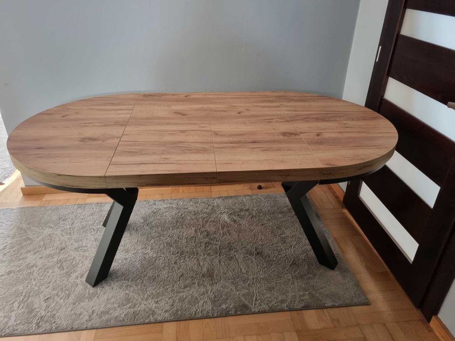 Stół okrągły z nogami metalowymi typu X