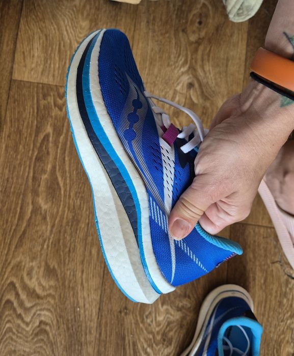 Бігові кросівки saucony Endorphin Pro 2