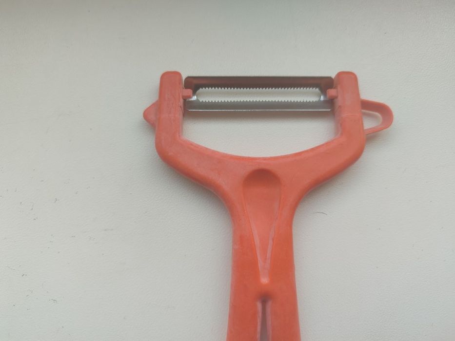 Ніж економка овочечистка зубчаста для тонкого чищення овочів і фруктів