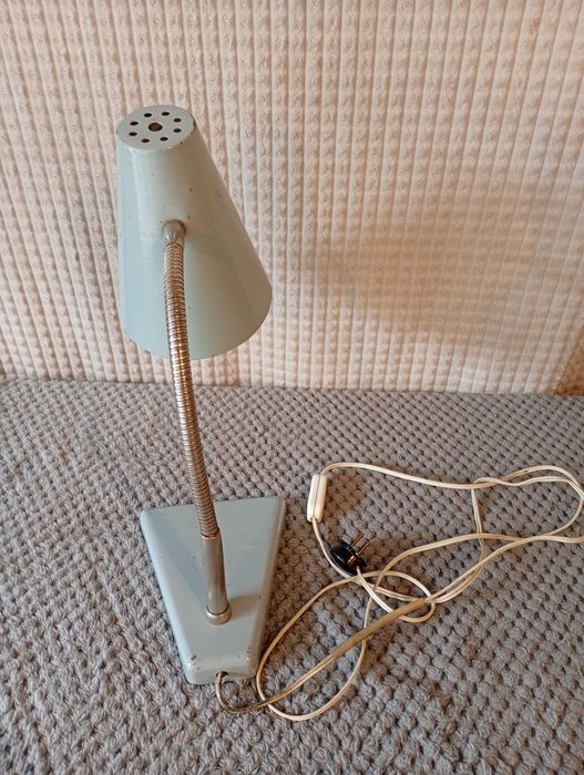 Lampa z epoki PRL-u