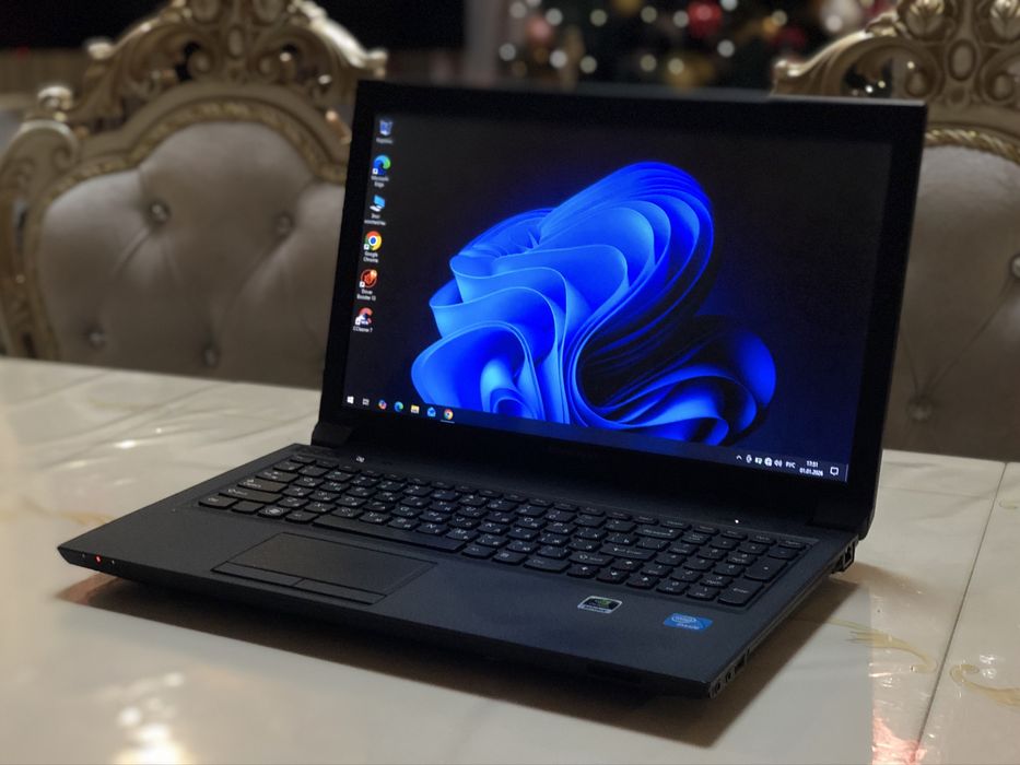 Продам ноутбук /intel core i5/ две видекарты/ 500 HDD/ батарея держит