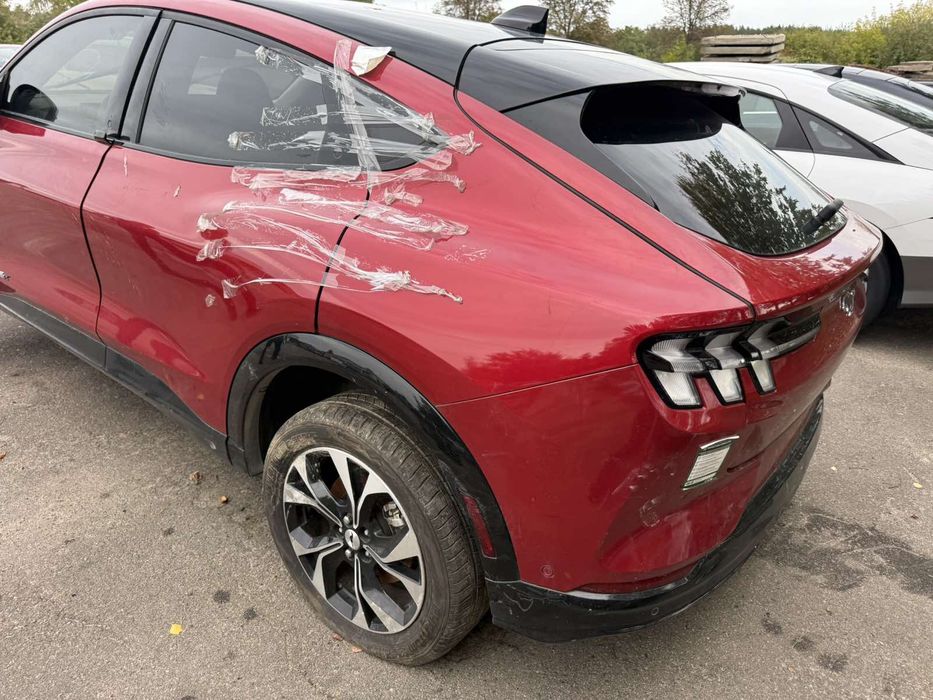 Продам кришку, ляду  багажника FORD MUSTANG  MACH-E.