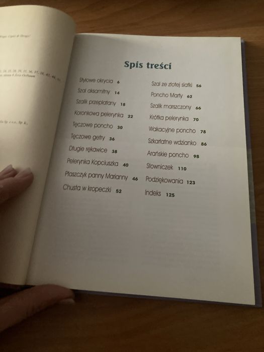 Szale poncha peleryny książka