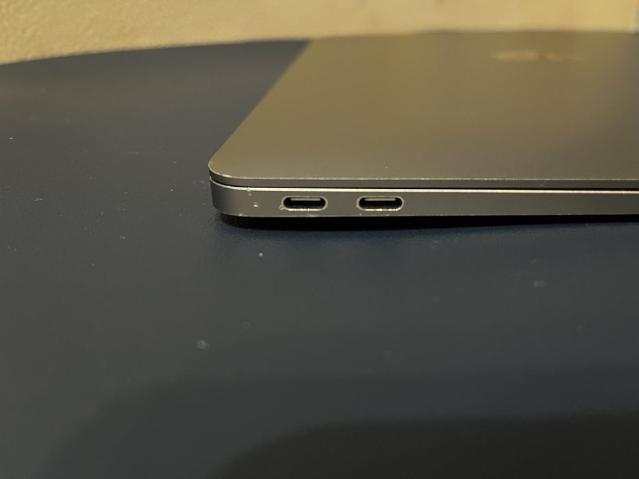 /Без wi-fi, дефектний екран/ Macbook air 8gb ssd 256gb