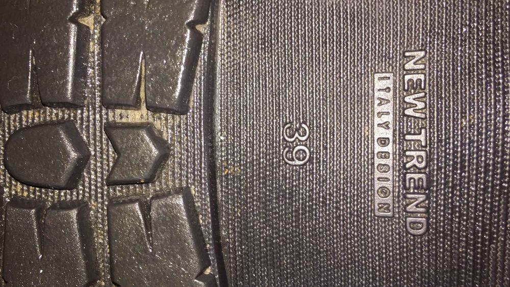 продам жіночі кросівки