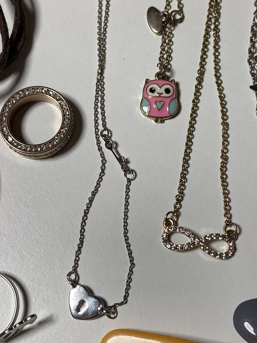 Anéis, pulseiras, brincos e ganchos para criança
