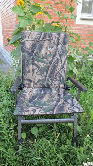 Польское с подлокотниками кресло складное рыбацкое наклон 110кг