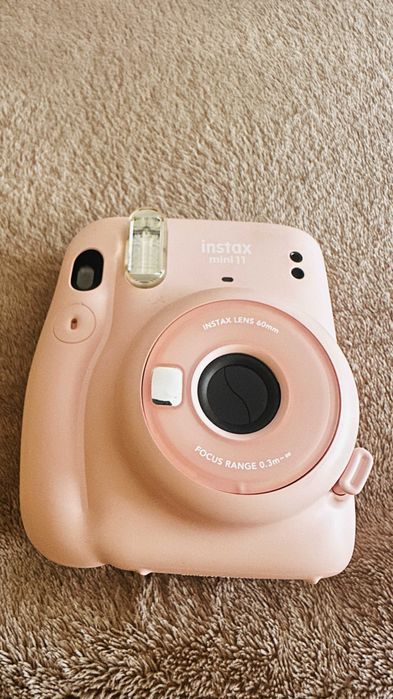 Câmara Fotográfica Instantânea Fujifilm Instax Mini 11 (Blush Pink) – Como Nova!