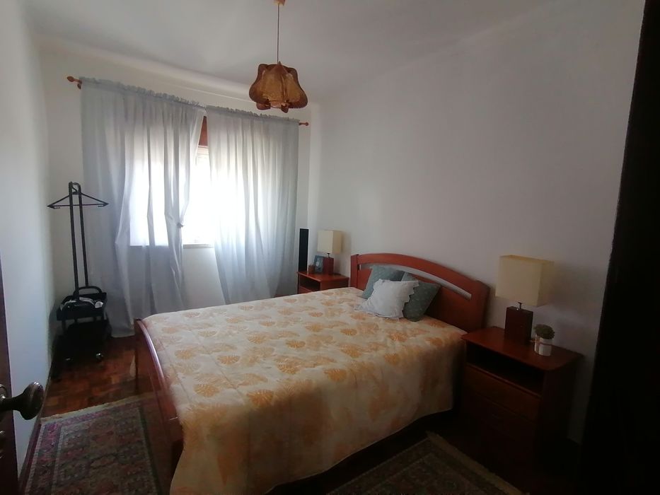 Alugo quarto professores ou outros profissionais deslocadas