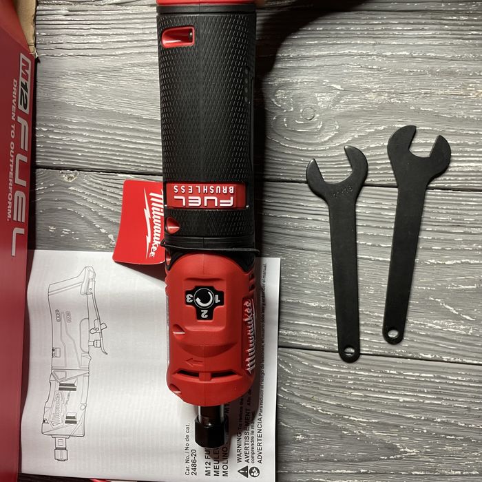 Акумуляторна пряма гліфмашина Milwaukee M12 Fuel 2486-20