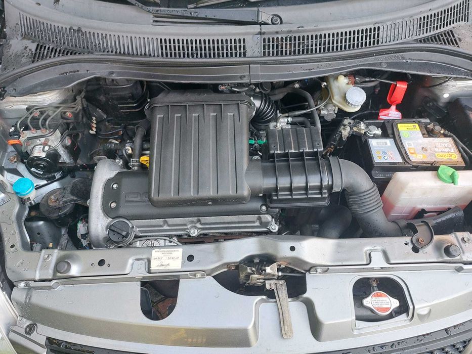 Suzuki Swift 1.3 benzyna grudzien/2005 rok.