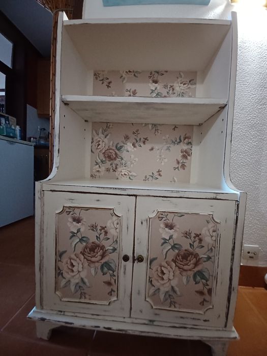 Movel em mogno pintado