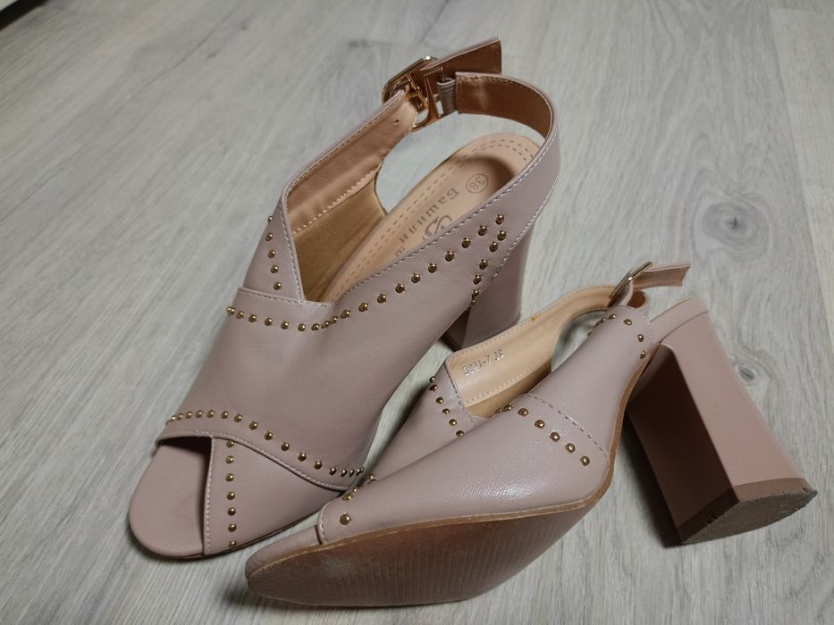 Обувь женская (туфли) (цена за 4 пары)