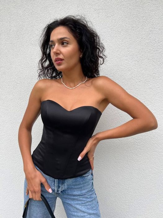 Атласний корсет.