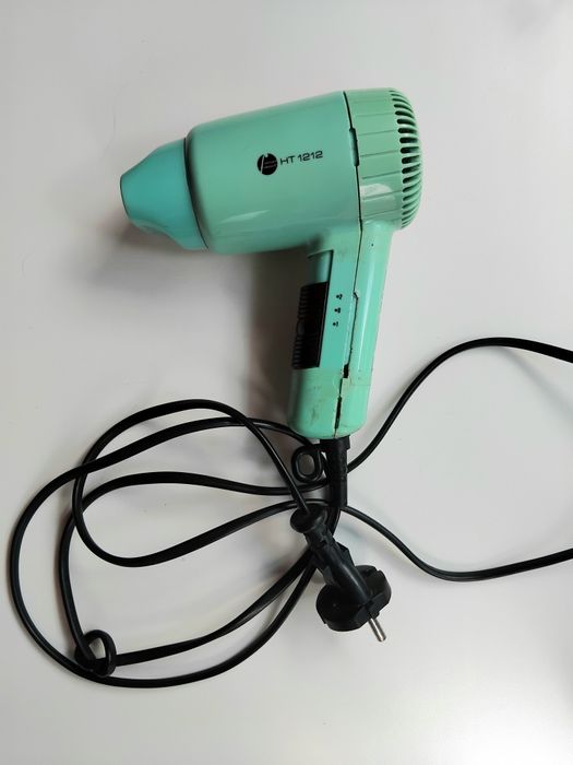 Фен зеленого кольору