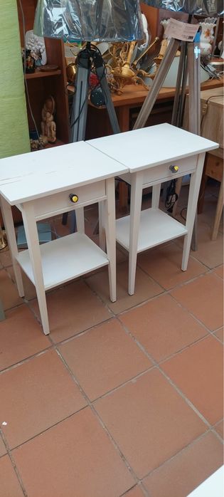 Conjunto de mesinhas de cabeceira