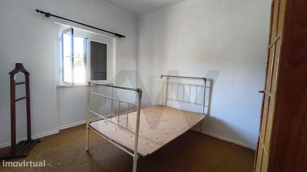 Encantadora Moradia T2 Unifamiliar com Garagem, Quintal e Churrasqueir