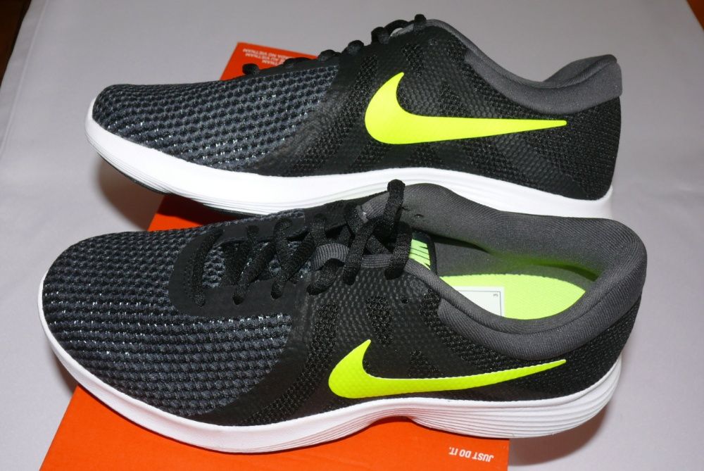 OKAZJA Buty damskie NIKE REVOLUTION 4 EU 39 EU 24,5 CM