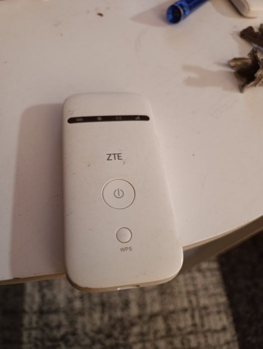 Router ZTE branco