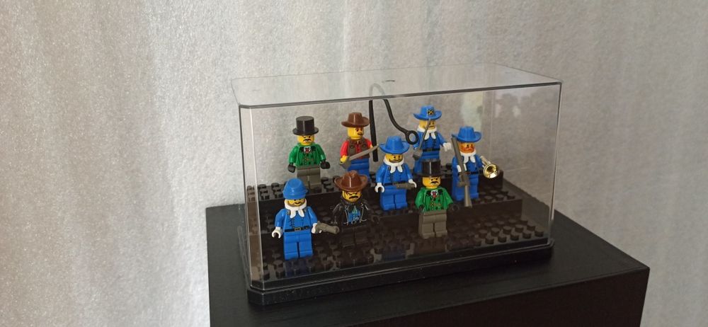 Ekspozytor na minifigurka LEGO gablotka