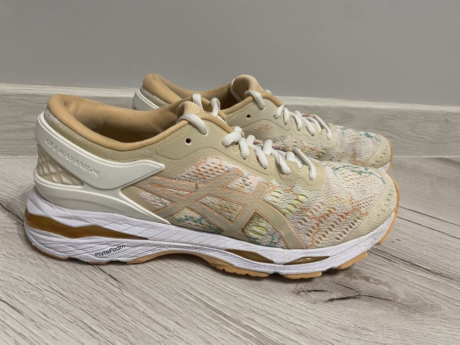 Кросівки ASICS розмір 40