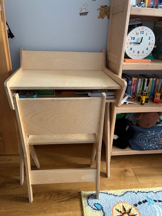Sprzedam dziecięce biureczko z krzesełkiem