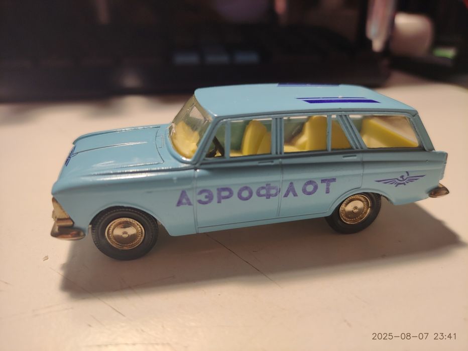 Модель Москвич 427 А4 номерная Аэрофлот модель Масштаб 1:43