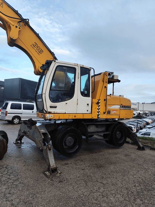 Giratória Liebherr 316 Litronic – Excelente oportunidade!